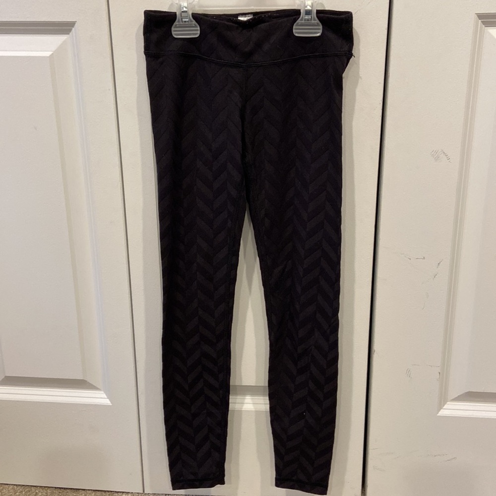 Ivivva Black Textured Chevron Patterned Exercise Leggings